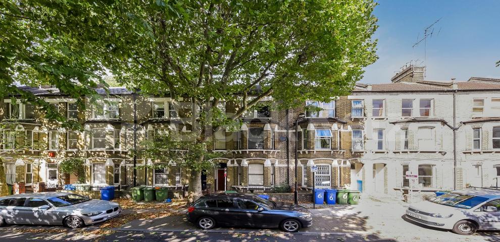 			LET , 5 Bedroom, 2 bath, 1 reception House			 Searles Road, Borough